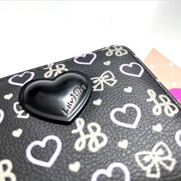 This adorable 2-pack of Betsey Johnson wallets is perfect for gifting or treati - Picture 5 of 11